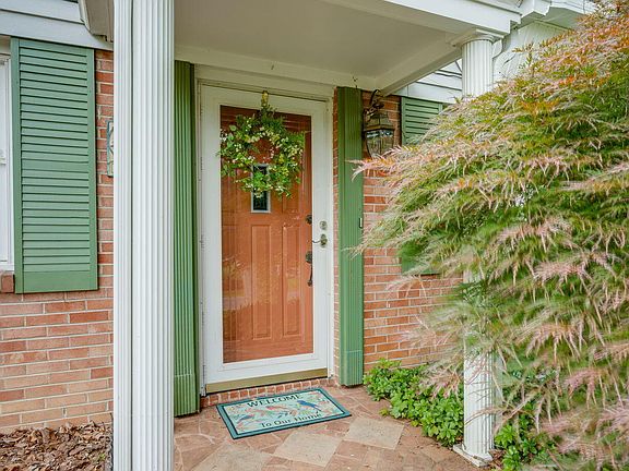 5th image of 638 Fox Meadow Ln