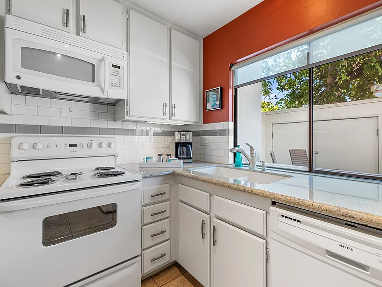 48950 Desert Flower Dr — Photo 11