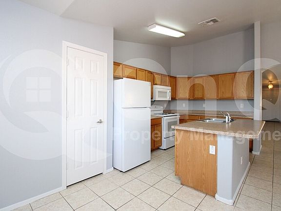 5th image of 3327 W La Salle St