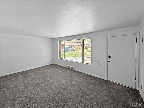 4th image of 3755 Park Crest Dr