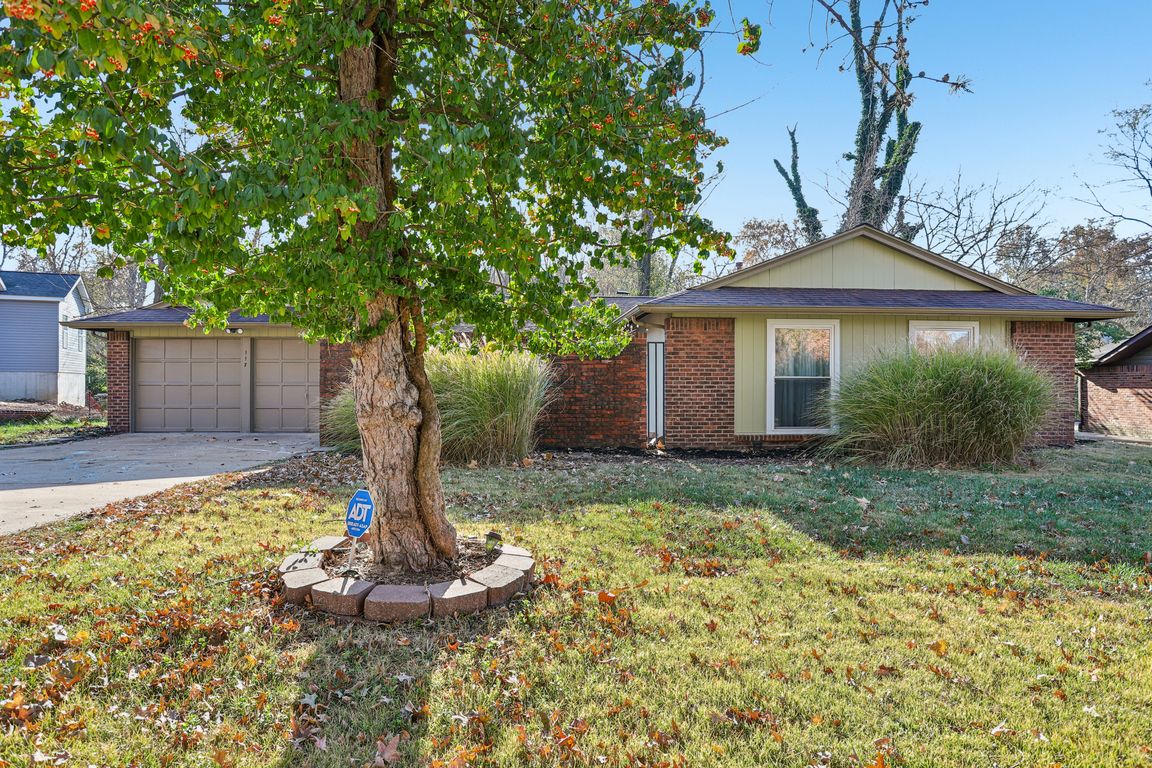 Old Oaks Dr-S1511-001.jpg