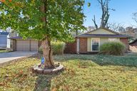 Old Oaks Dr-S1511-001.jpg