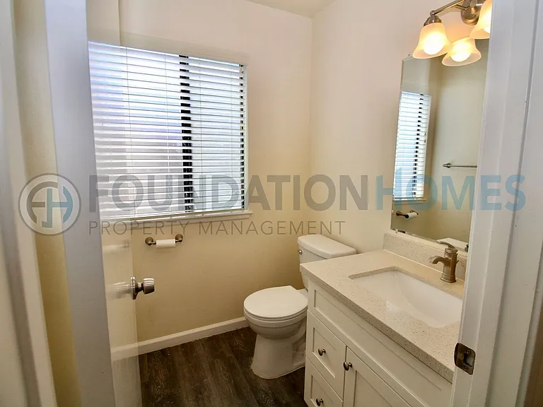 404 San Marin Dr — Photo 47