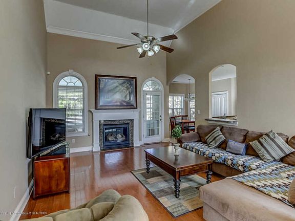 4th image of 3140 Roseleigh Dr