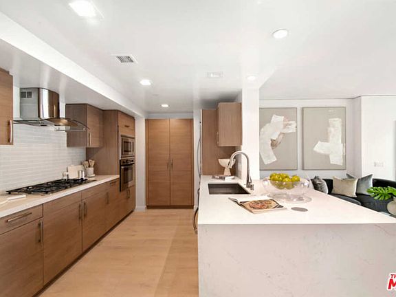 4th image of 13650 Marina Pointe Dr Unit 1109