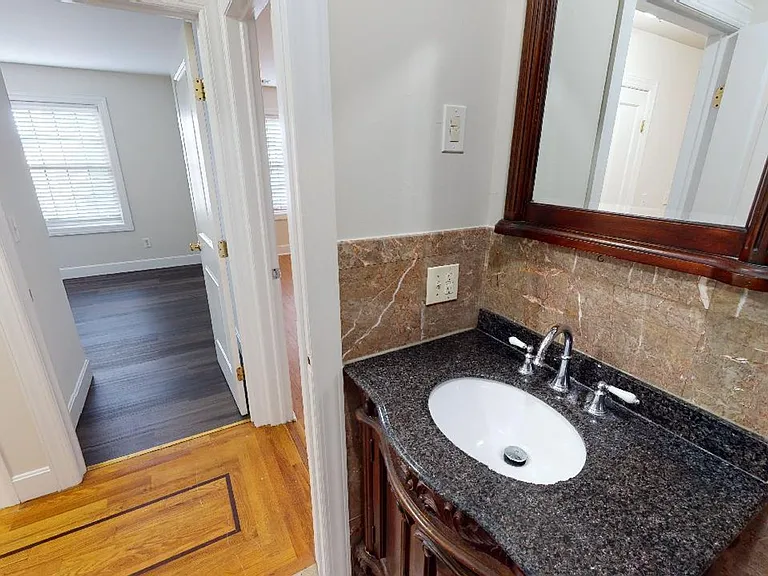 235-239 Burgess Pl — Photo 7