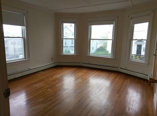 37 Grove St, Haverhill, MA 01832
