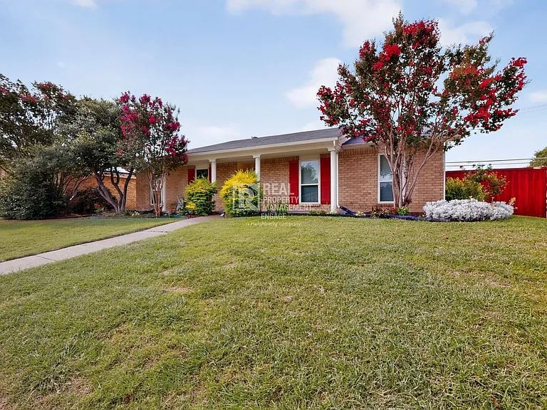 4548 Newcombe Dr — Photo 4