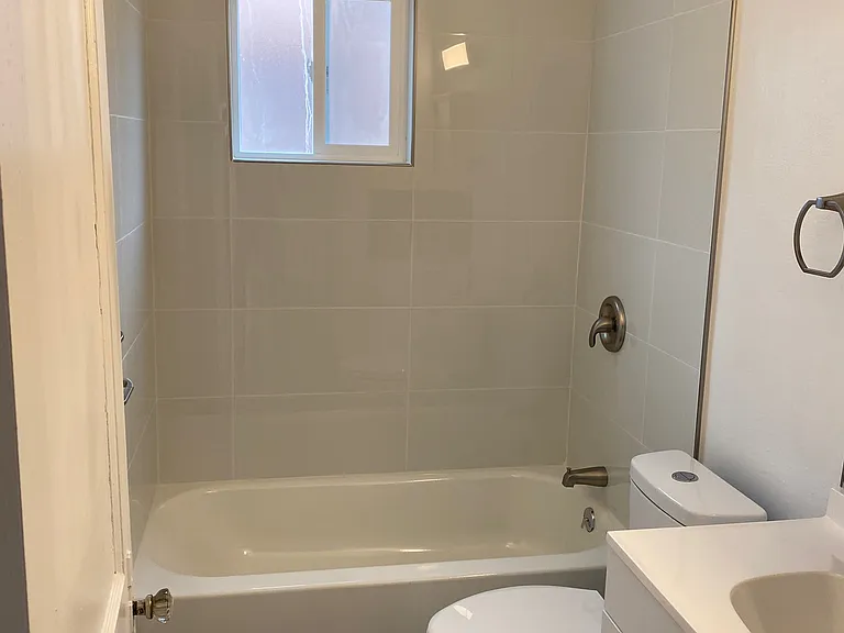 316 Maple St SE #316 — Photo 9