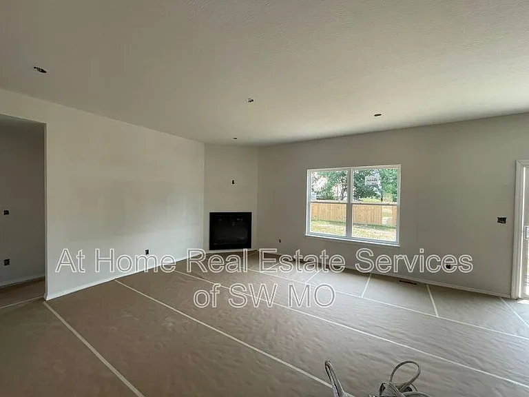 202 Rosalie St — Photo 3