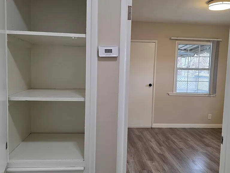 5547 Woodman Ave — Photo 22
