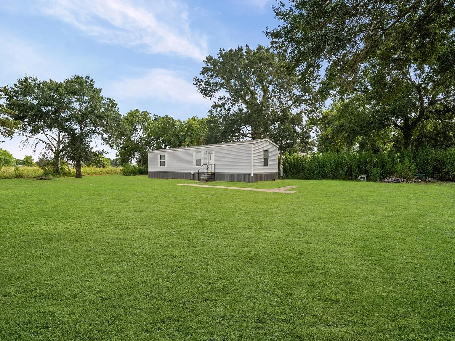 2 bed, 2.0 bath, 896 sqft, $1,500 — Photo 2