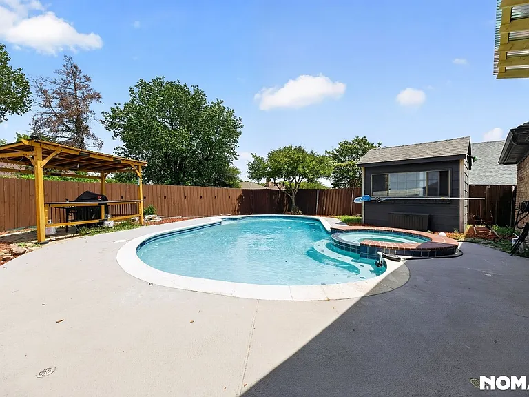 2926 Apple Valley Dr — Photo 32