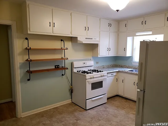514 Adrian Dr — Photo 8