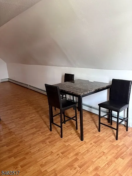 1 bed, 1.0 bath, $1,400 — Photo 2