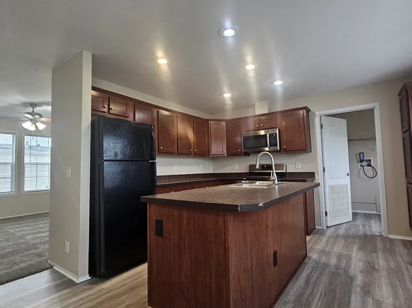 9846 Townsquare Blvd #15, Fenton, MI 48430
