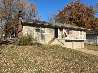 313 SW Parkwood Dr, Blue Springs, MO 64014