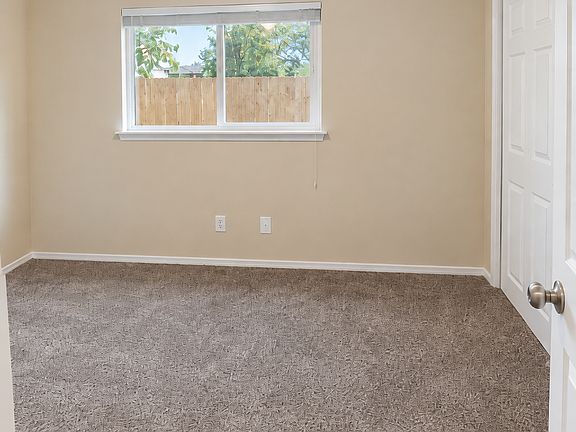 4th image of 912 Cascade Ave