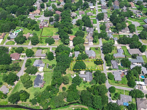 4th image of 802 Yvette Marie Dr