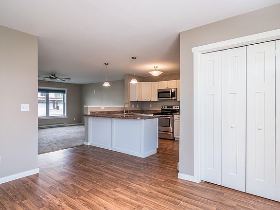 5th image of 1031 Thames Ct