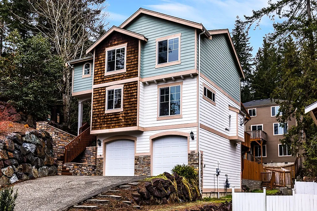 3 Bedroom 2.5 Bath Home in Lake Sammamish — Photo 2