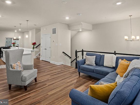 3rd image of 1021 Bluebells Rd