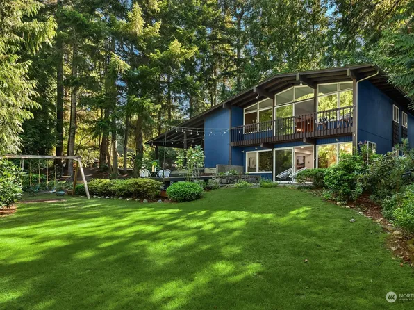 1305 NE King's Place, Bainbridge Island, WA 98110