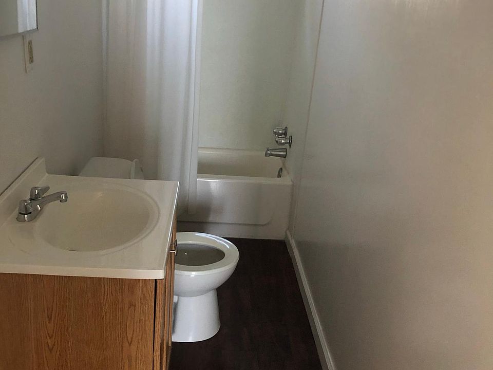 2nd image of 3135 Beechwood Blvd #1