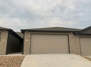 338 Deep Water Dr, Lincoln, NE 68527