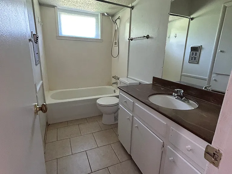 2260 S Park St — Photo 5