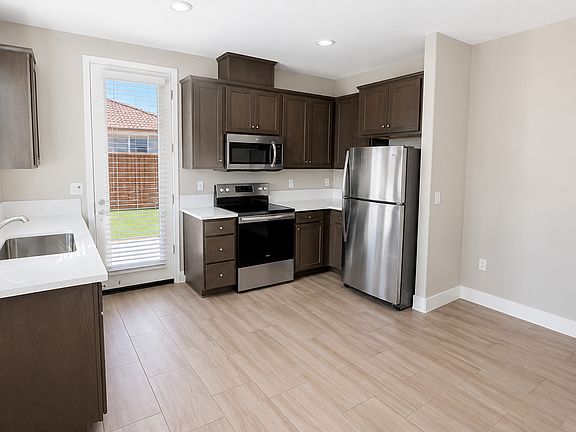 4th image of 4084 Westridge Ct #A