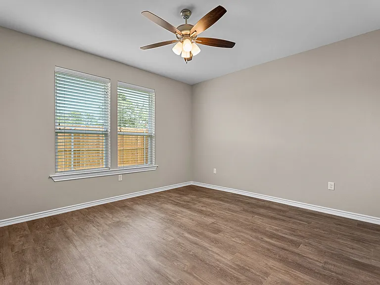 309 Maplewood Cir — Photo 17