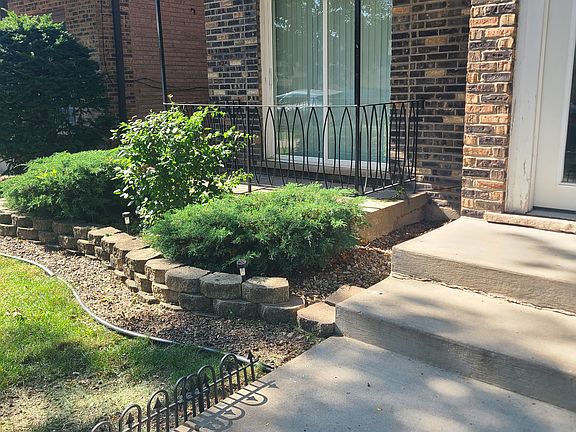 2nd image of 6724 W 64th Pl APT 1W