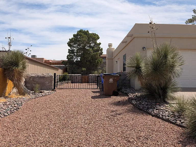 3324 Wesley Dr — Photo 3