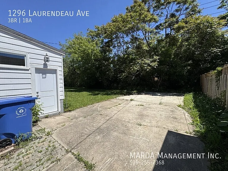 1296 Laurendeau Ave — Photo 50