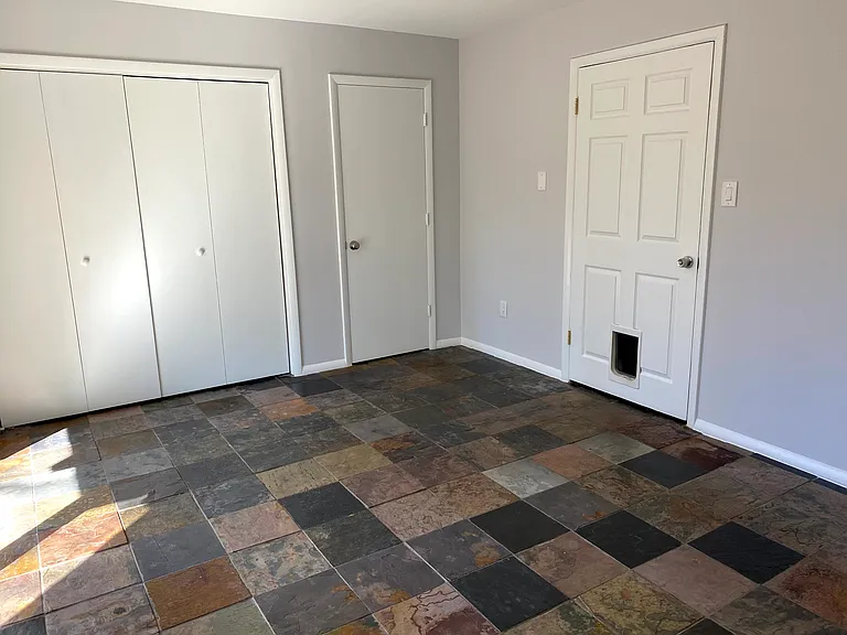 2420 Southgate Sq — Photo 11