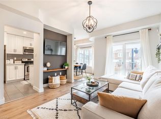 11 Stockbridge Gdns #5, Hamilton, ON L8J 0H5