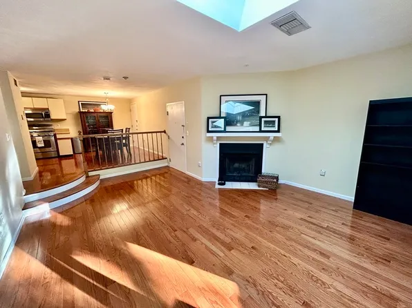 1210 Vfw Pkwy APT 12, West Roxbury, MA 02132