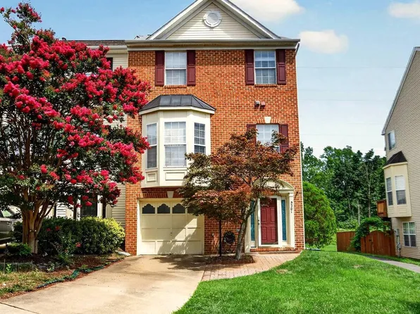 5201 Ballycastle Cir, Alexandria, VA 22315