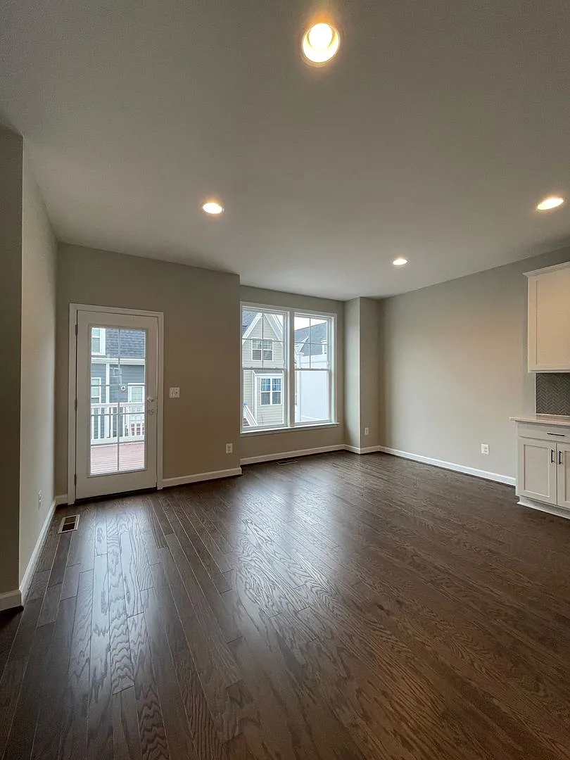 Townhouse for Rent in Preston Lake — Photo 4
