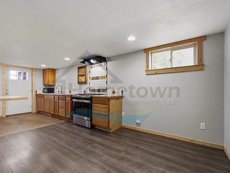 801 E Harrison Ave — Photo 13