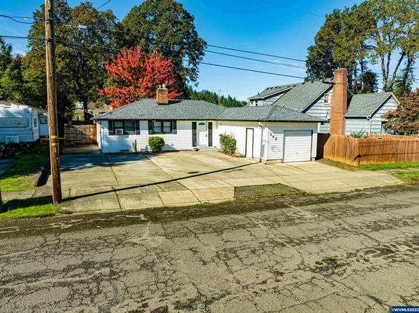 342 8th Ave, Sweet Home, OR 97386