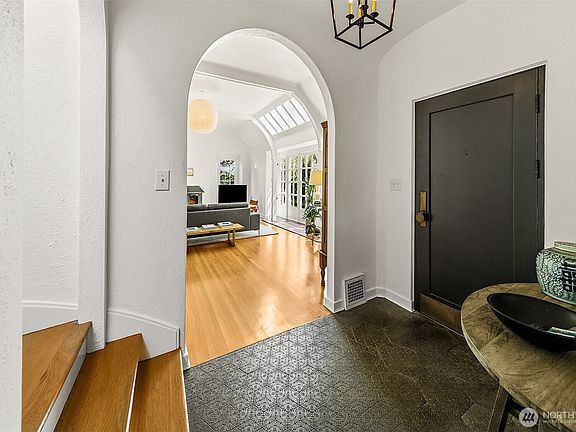 4th image of 3822 S Court Street