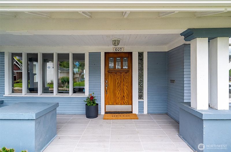 4th image of 607 Warren Avenue