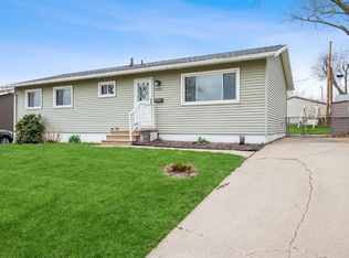 200 Alma Dr NW, Cedar Rapids, IA 52405