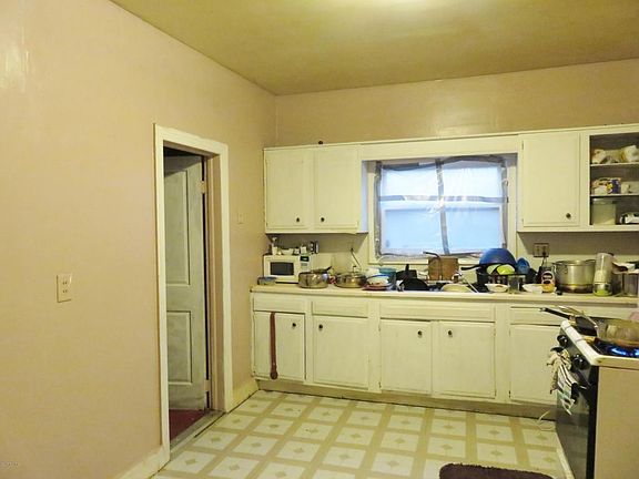 5th image of 609 Davis Ave NW