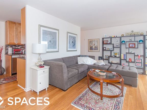 4th image of 3430 N Lakeshore APT 19N