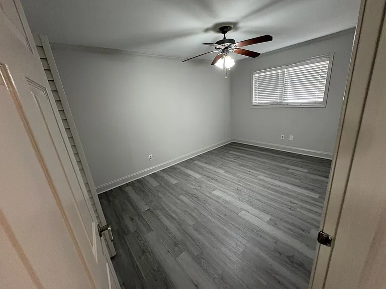 904 Park Ln — Photo 4