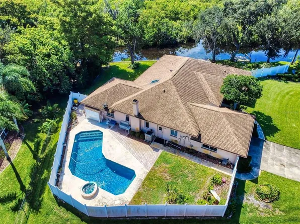 134 Sea St, New Smyrna Beach, FL 32168