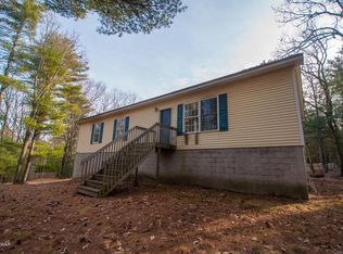 121 Kathryn St, Shohola, PA 18458